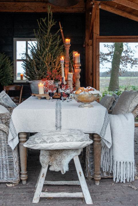 CELEBRATING CHRISTMAS ON A FARM