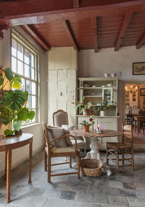 FARM 'THE MAAIHOEVE' 