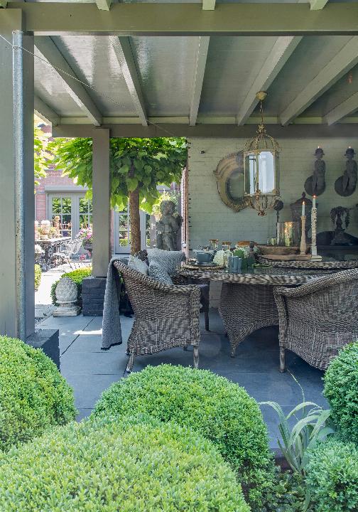 RURAL WITH A TOUCH OF CHIC