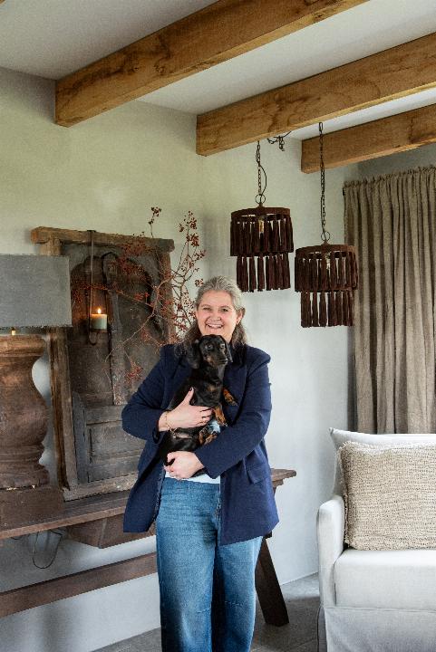 ATMOSPHERIC  NOTARY  HOUSE