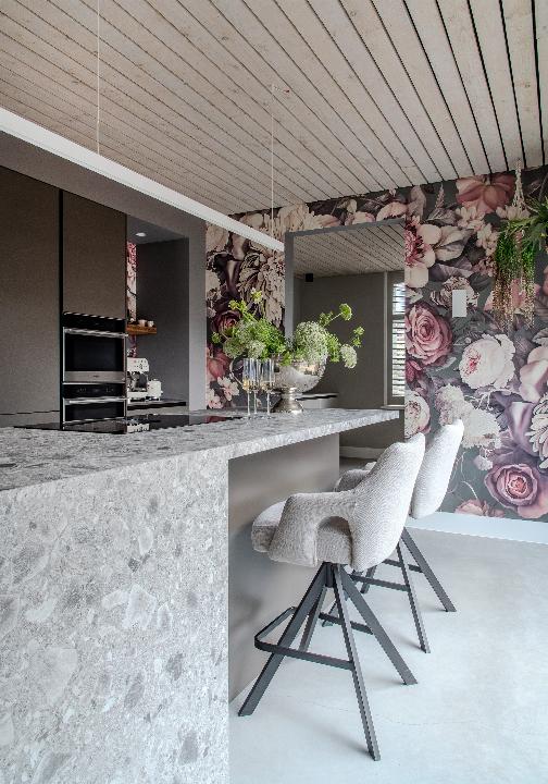 METAMORPHOSIS IN STYLE