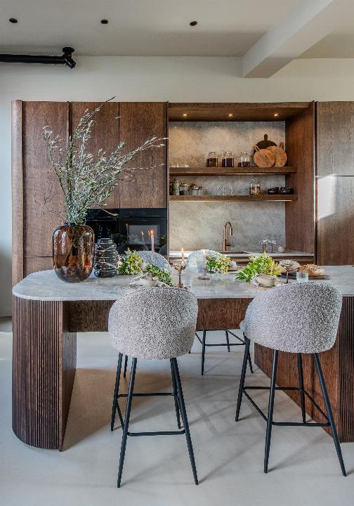 JAPANDI STYLE IN OLD TOWNHOUSE ON THE MARKET IN AXEL